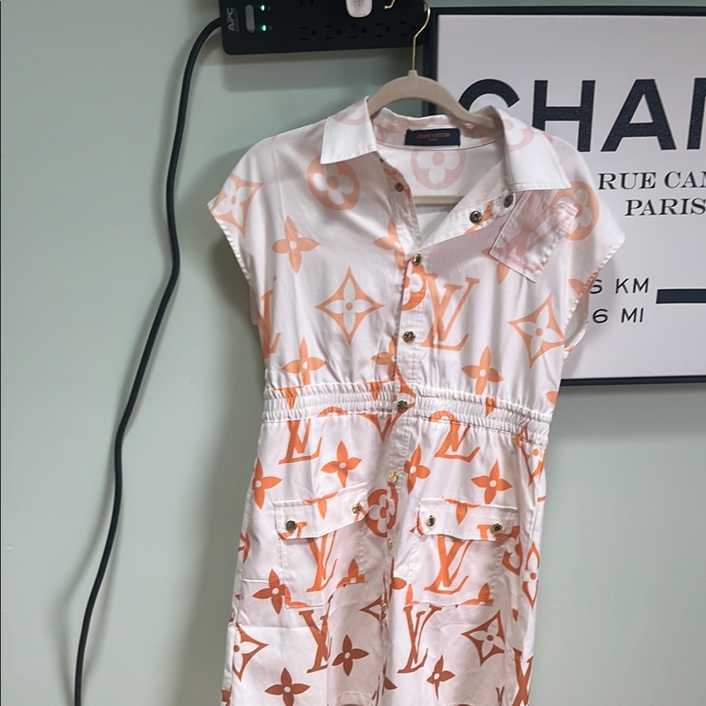 Women’s 100%Authentic Louis Vuitton Button down Dress🧡🤍 - Picture 2 of 3